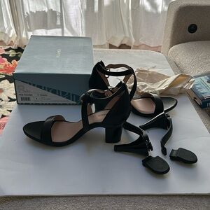 Pashion The Sandal. Black leather sandals that you can change heels.